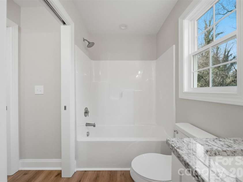 844 5th Avenue, Hickory, NC 28602.  MLS# CAR4355631, YatesRealty ID 9350. 
