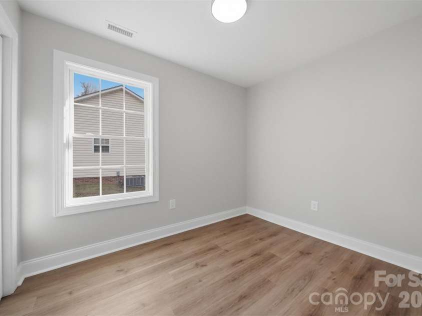 844 5th Avenue, Hickory, NC 28602.  MLS# CAR4355631, YatesRealty ID 9350. 