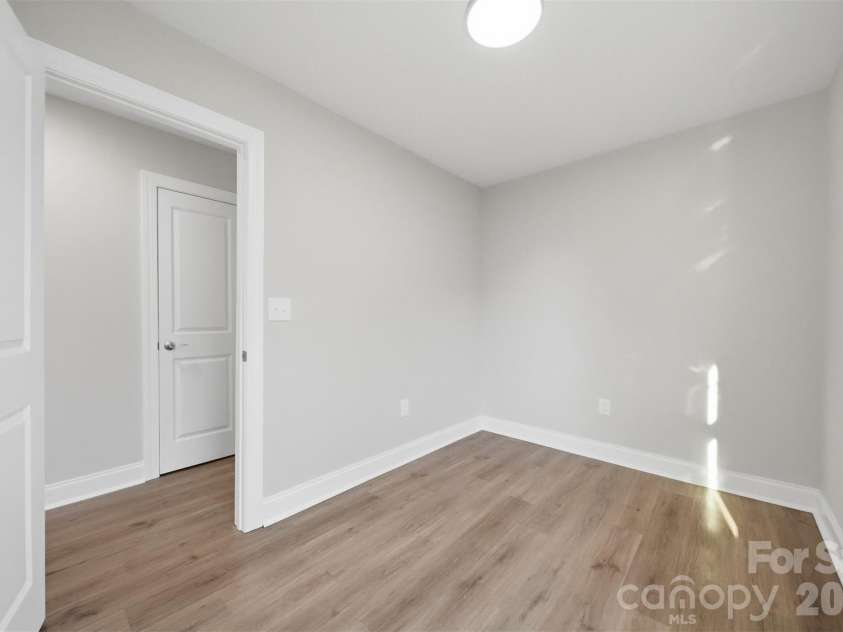 844 5th Avenue, Hickory, NC 28602.  MLS# CAR4355631, YatesRealty ID 9350. 