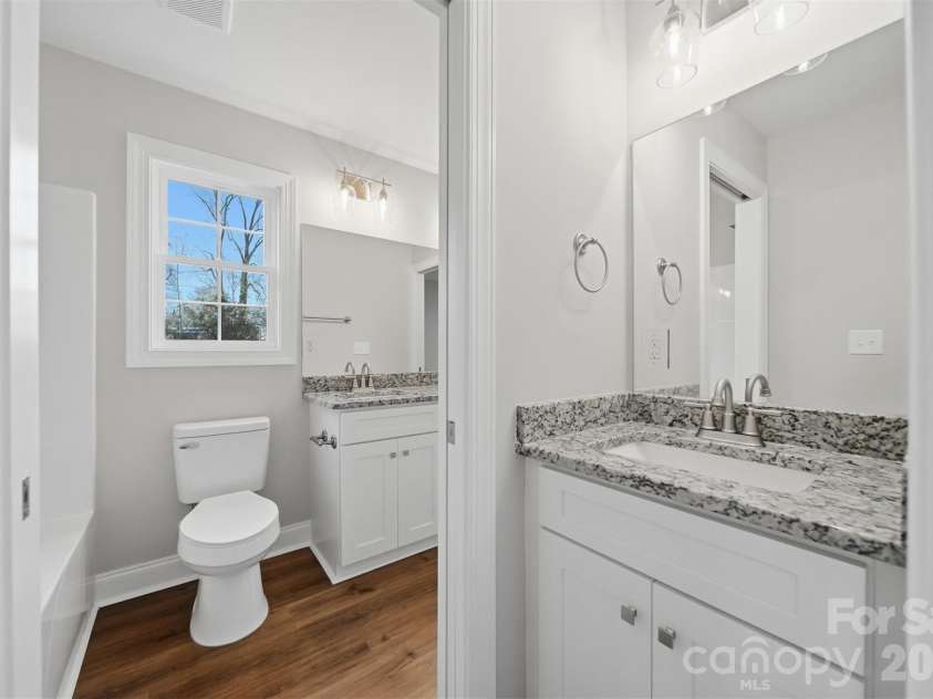 844 5th Avenue, Hickory, NC 28602.  MLS# CAR4355631, YatesRealty ID 9350. 