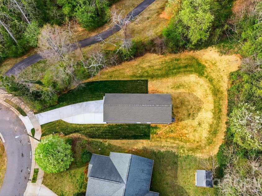 844 5th Avenue, Hickory, NC 28602.  MLS# CAR4355631, YatesRealty ID 9350. 