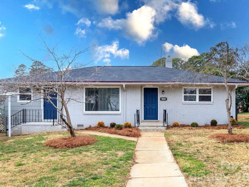 1701 Irma Street, Charlotte, NC 28216.  MLS# CAR4343874, YatesRealty ID 9353. 