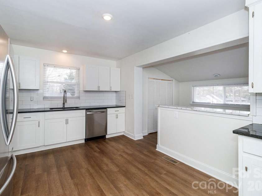 1701 Irma Street, Charlotte, NC 28216.  MLS# CAR4343874, YatesRealty ID 9353. Kitchen