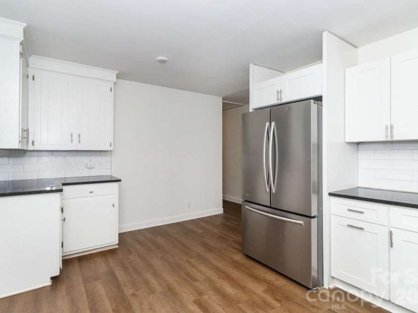 1701 Irma Street, Charlotte, NC 28216.  MLS# CAR4343874, YatesRealty ID 9353. Kitchen
