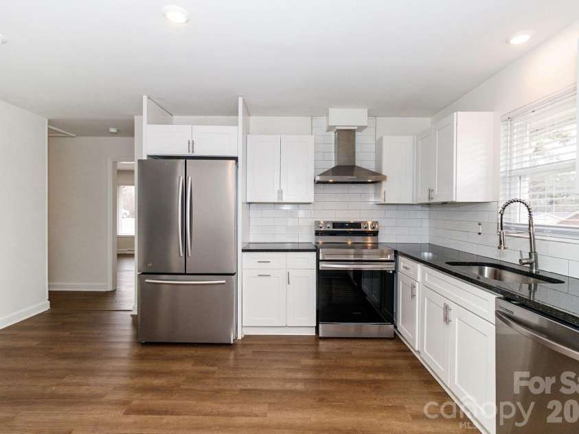 1701 Irma Street, Charlotte, NC 28216.  MLS# CAR4343874, YatesRealty ID 9353. Kitchen