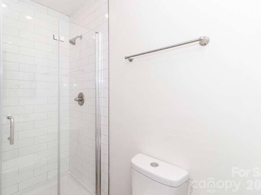1701 Irma Street, Charlotte, NC 28216.  MLS# CAR4343874, YatesRealty ID 9353. Primary full bath