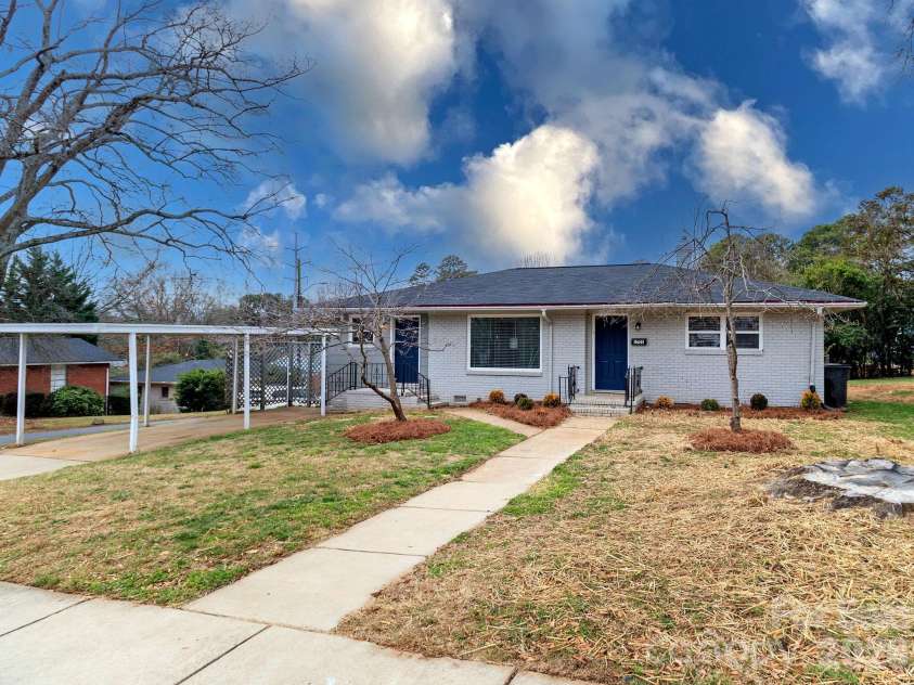 1701 Irma Street, Charlotte, NC 28216.  MLS# CAR4413768, YatesRealty ID 9353. 