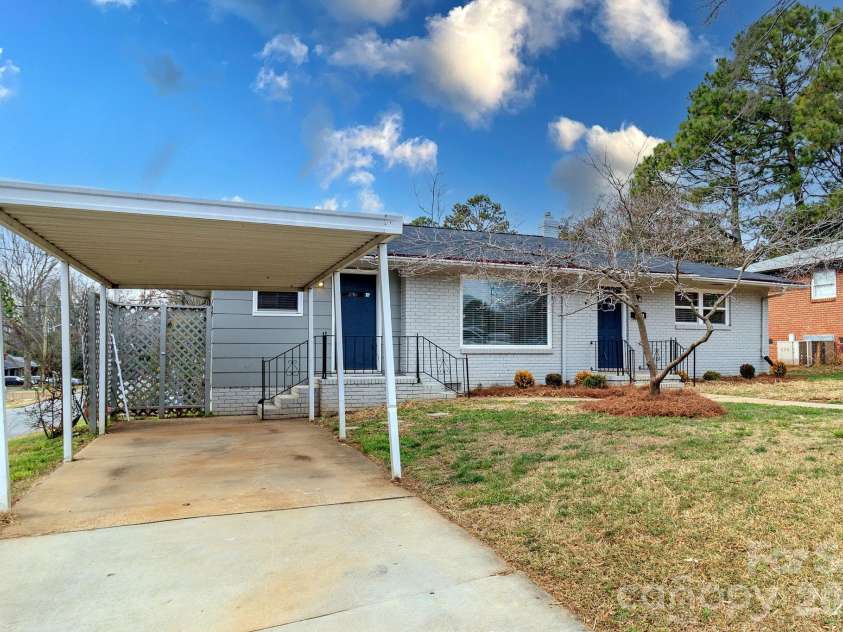 1701 Irma Street, Charlotte, NC 28216.  MLS# CAR4413768, YatesRealty ID 9353. 