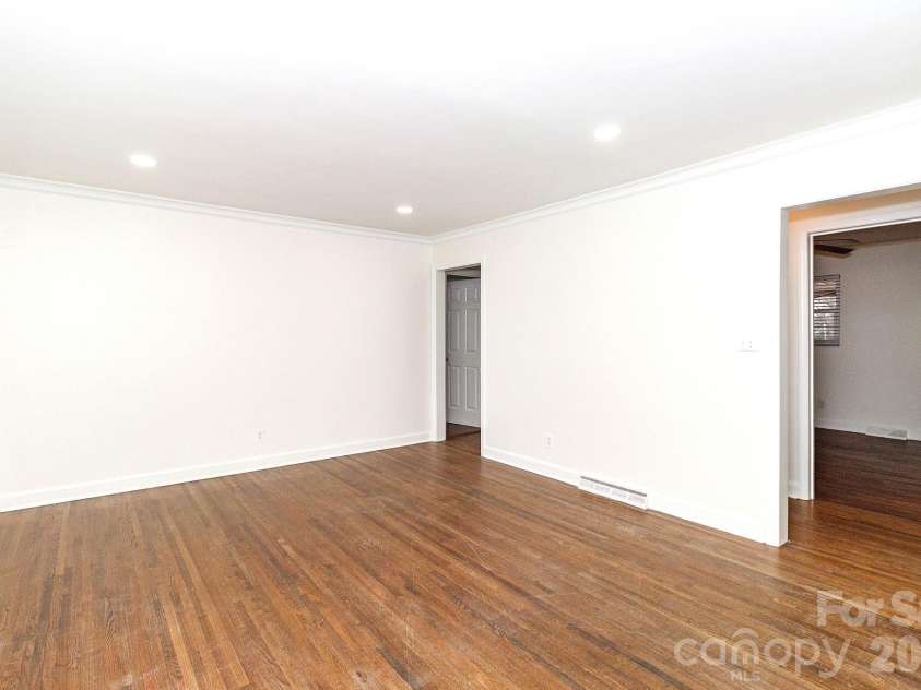 1701 Irma Street, Charlotte, NC 28216.  MLS# CAR4413768, YatesRealty ID 9353. 