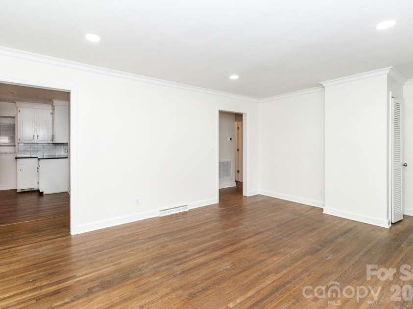 1701 Irma Street, Charlotte, NC 28216.  MLS# CAR4413768, YatesRealty ID 9353. 