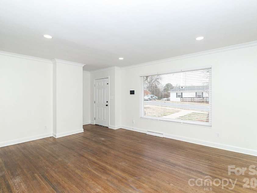1701 Irma Street, Charlotte, NC 28216.  MLS# CAR4413768, YatesRealty ID 9353. 