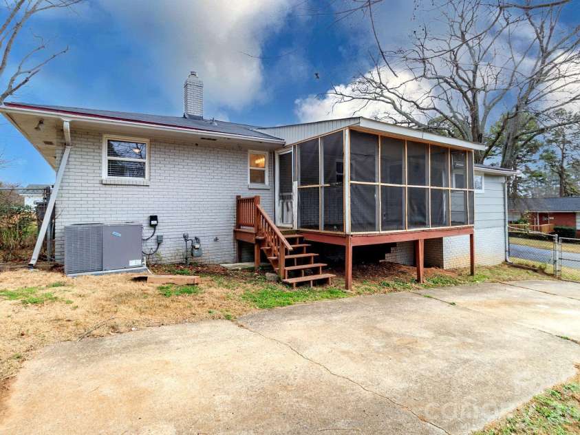 1701 Irma Street, Charlotte, NC 28216.  MLS# CAR4413768, YatesRealty ID 9353. 