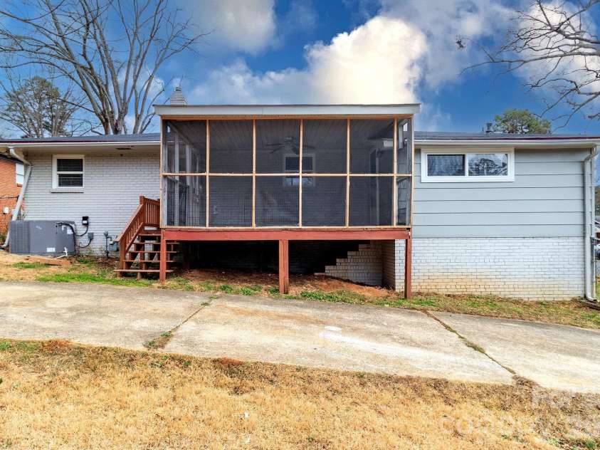 1701 Irma Street, Charlotte, NC 28216.  MLS# CAR4413768, YatesRealty ID 9353. 