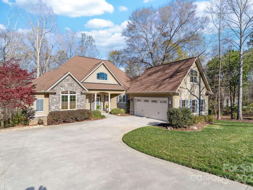404 Yorkfield Drive, Shelby, NC 28150.  MLS# CAR4205572, YatesRealty ID 9353. 