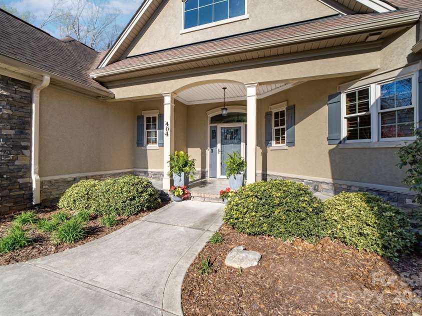 404 Yorkfield Drive, Shelby, NC 28150.  MLS# CAR4205572, YatesRealty ID 9353. 