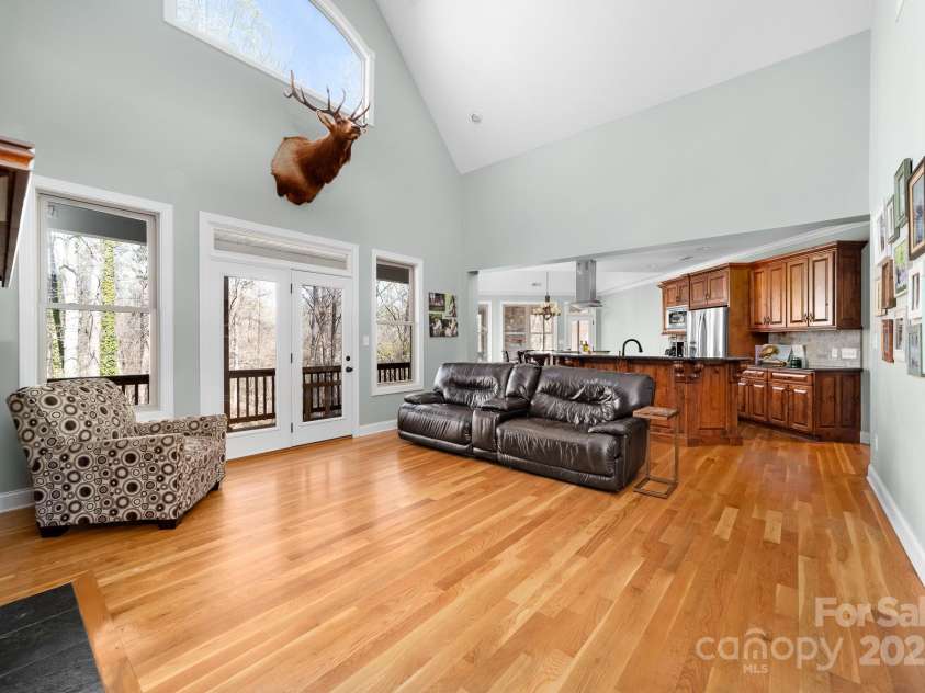 404 Yorkfield Drive, Shelby, NC 28150.  MLS# CAR4205572, YatesRealty ID 9353. 