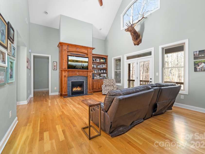 404 Yorkfield Drive, Shelby, NC 28150.  MLS# CAR4205572, YatesRealty ID 9353. 