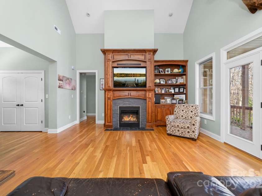 404 Yorkfield Drive, Shelby, NC 28150.  MLS# CAR4205572, YatesRealty ID 9353. 