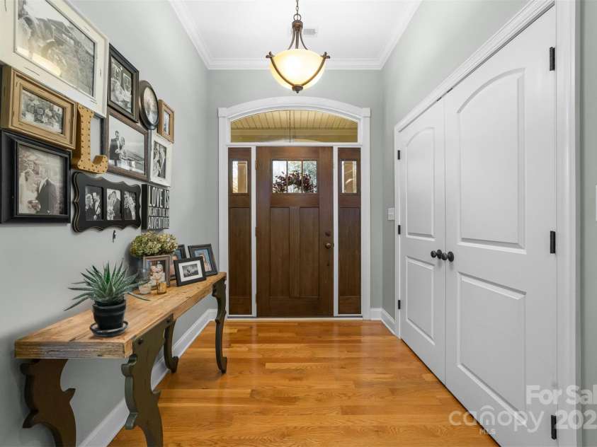 404 Yorkfield Drive, Shelby, NC 28150.  MLS# CAR4205572, YatesRealty ID 9353. Foyer entrance with large coat closet.