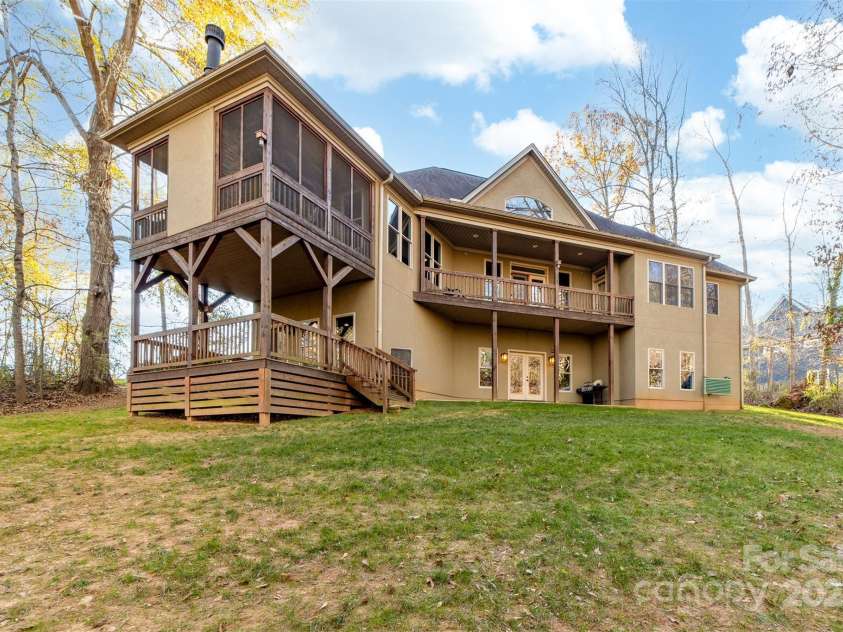 404 Yorkfield Drive, Shelby, NC 28150.  MLS# CAR4205572, YatesRealty ID 9353. Private backyard. Direct access to the fully finished basement. Sublime porches, Wood Buring fireplace on the screened porch.