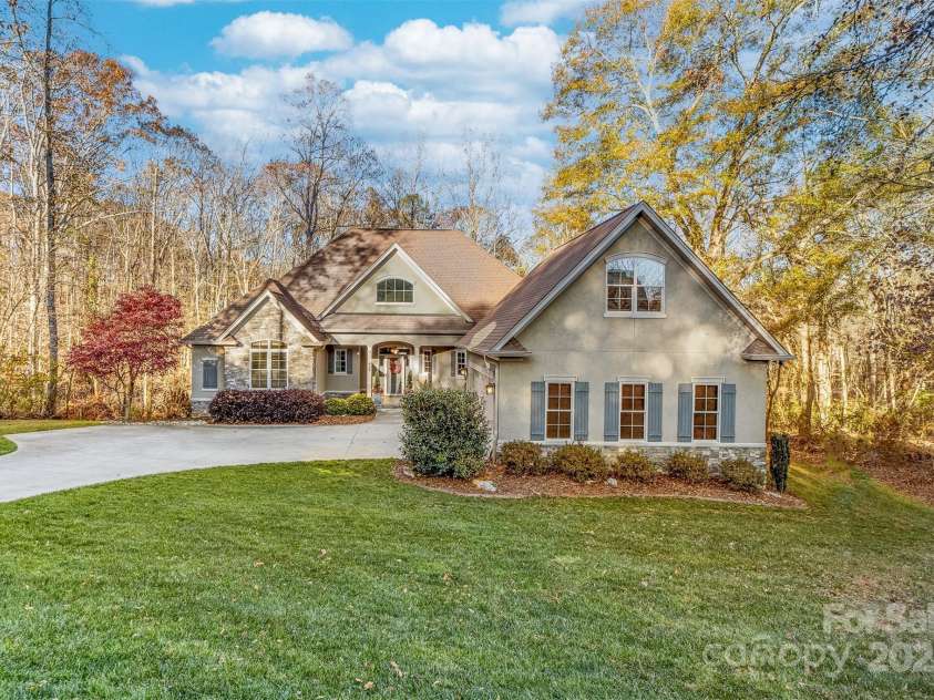 404 Yorkfield Drive, Shelby, NC 28150.  MLS# CAR4205572, YatesRealty ID 9353. Situated in a Cul-de-sac on a 2.3 acre lot.
