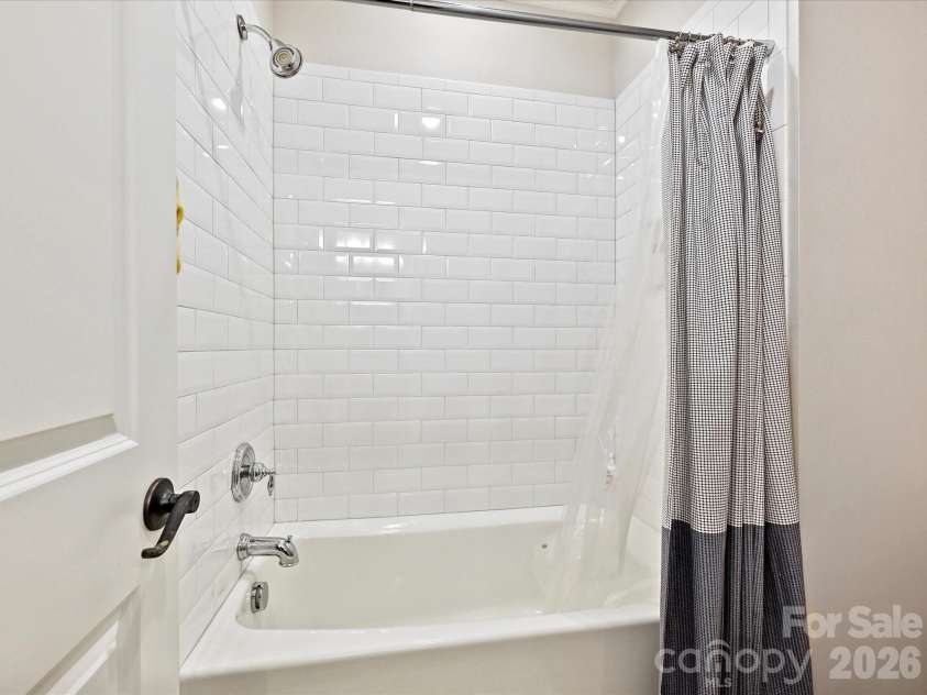 18502 Green Knoll Trace, Davidson, NC 28036.  MLS# CAR4364534, YatesRealty ID 9354. 