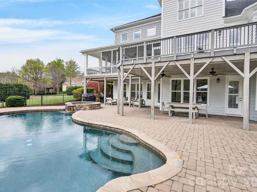 18502 Green Knoll Trace, Davidson, NC 28036.  MLS# CAR4364534, YatesRealty ID 9354. 