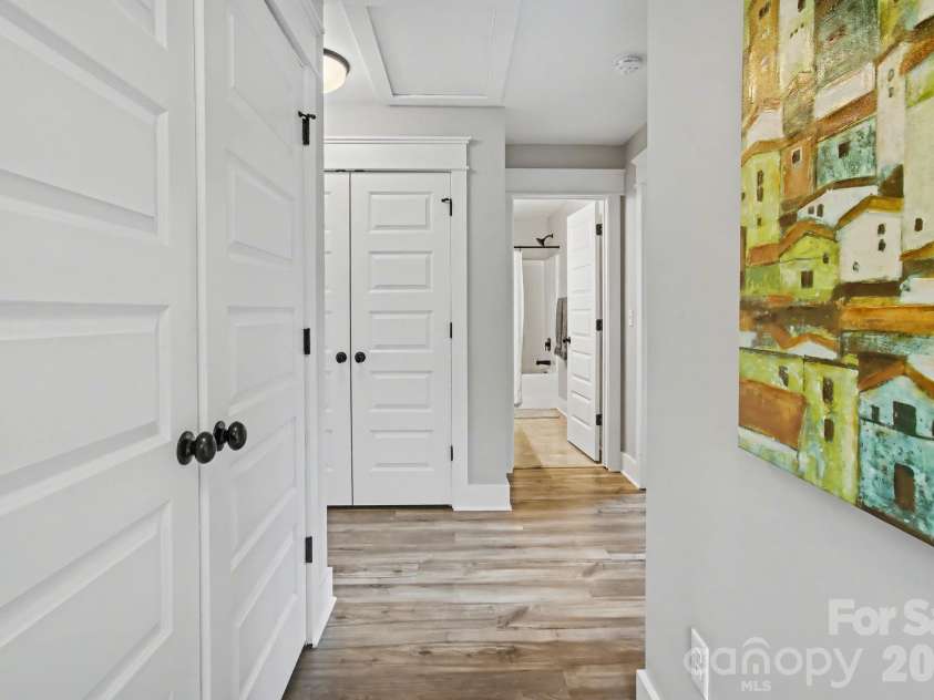 9 Crane Street, Asheville, NC 28806.  MLS# CAR4354712, YatesRealty ID 9356. 