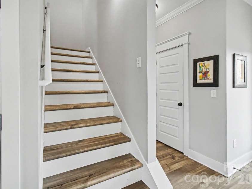 9 Crane Street, Asheville, NC 28806.  MLS# CAR4354712, YatesRealty ID 9356. 