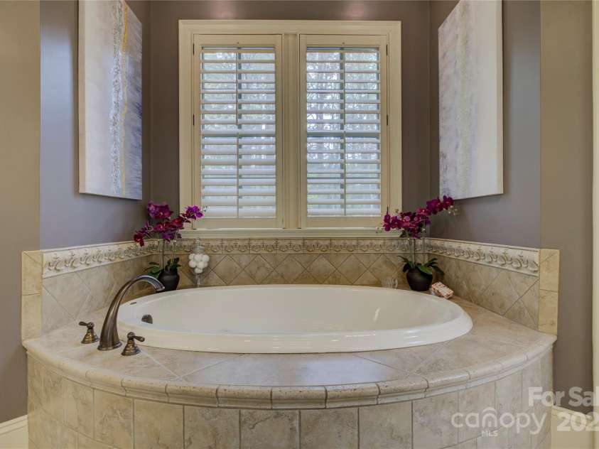 16908 Ashton Oaks Drive, Charlotte, NC 28278.  MLS# CAR4198015, YatesRealty ID 9358. 