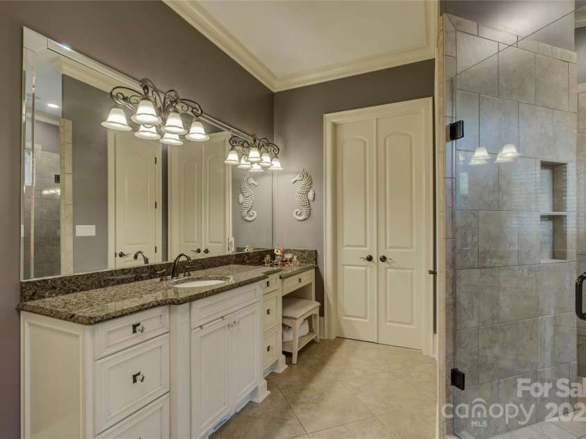 16908 Ashton Oaks Drive, Charlotte, NC 28278.  MLS# CAR4198015, YatesRealty ID 9358. 