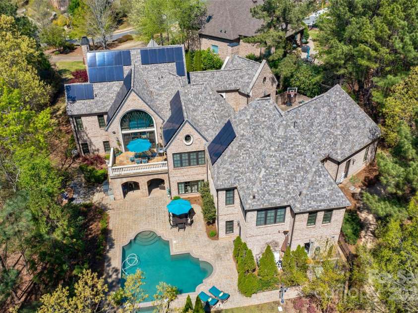 16908 Ashton Oaks Drive, Charlotte, NC 28278.  MLS# CAR4198015, YatesRealty ID 9358. Beautiful Ashton Oaks