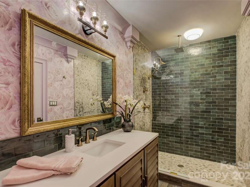 16908 Ashton Oaks Drive, Charlotte, NC 28278.  MLS# CAR4198015, YatesRealty ID 9358. Full bathroom for the Guest suite/Apt on the lower level