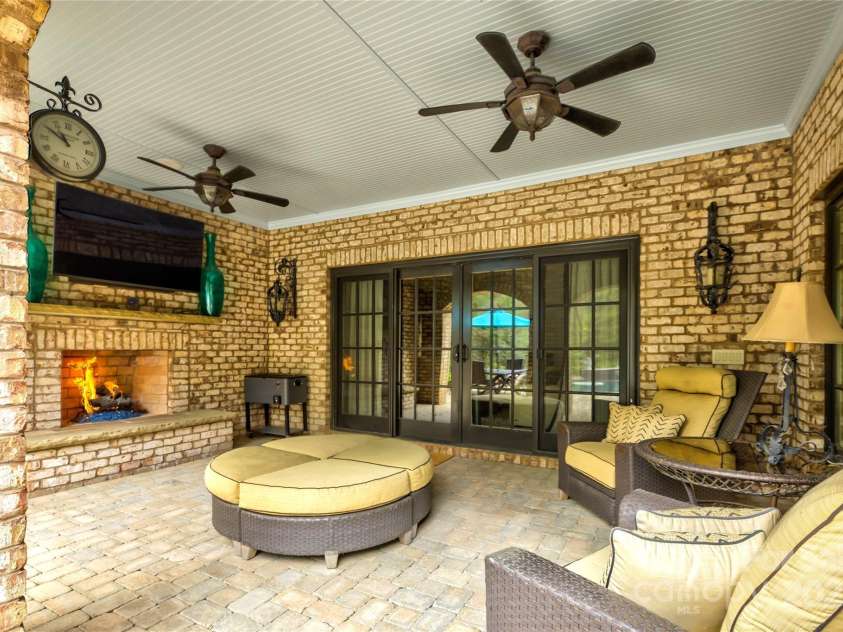 16908 Ashton Oaks Drive, Charlotte, NC 28278.  MLS# CAR4198015, YatesRealty ID 9358. Large covered patio