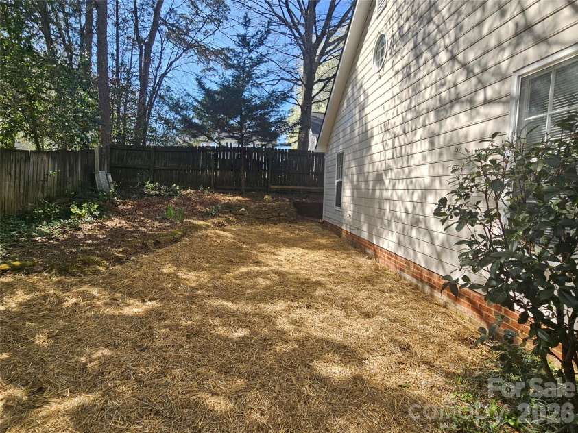 3604 Edmund Court, Matthews, NC 28105.  MLS# CAR4351458, YatesRealty ID 9359. 