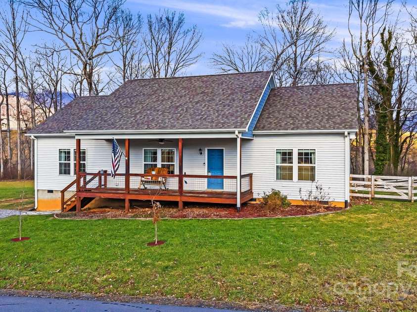 296 Ridge View Drive, Clyde, NC 28721.  MLS# CAR4211197, YatesRealty ID 9360. 