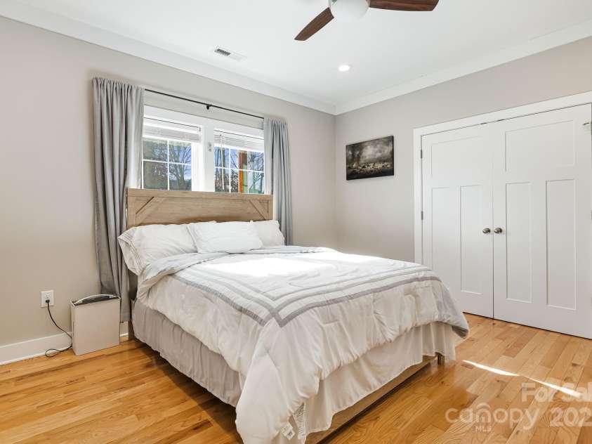 296 Ridge View Drive, Clyde, NC 28721.  MLS# CAR4211197, YatesRealty ID 9360. 