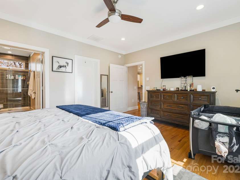 296 Ridge View Drive, Clyde, NC 28721.  MLS# CAR4211197, YatesRealty ID 9360. 