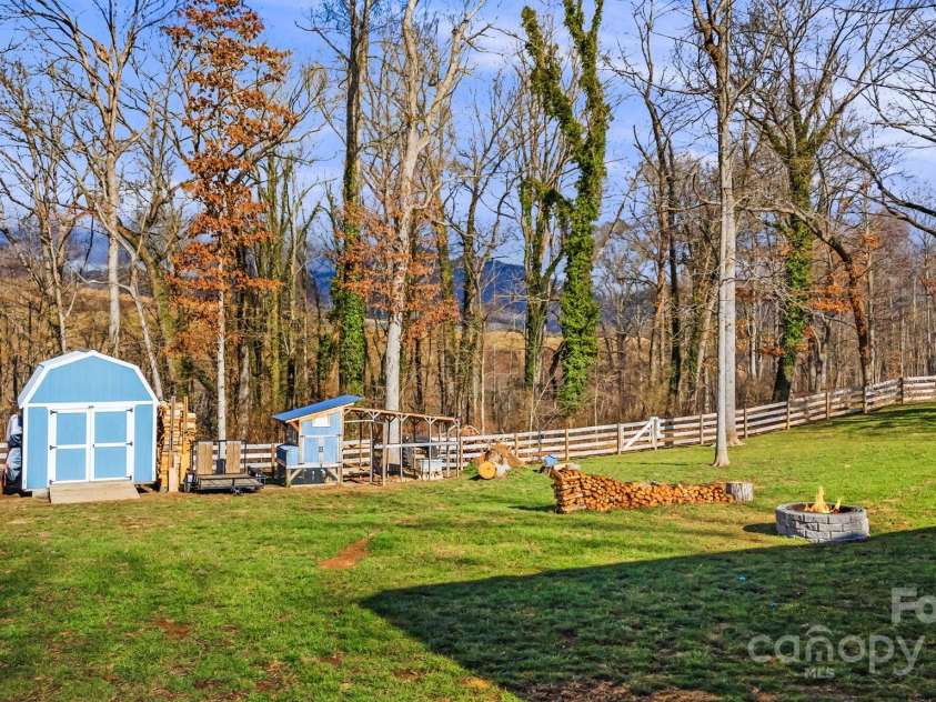 296 Ridge View Drive, Clyde, NC 28721.  MLS# CAR4211197, YatesRealty ID 9360. 