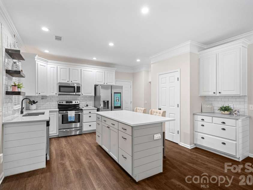 19516 Trintella Lane, Cornelius, NC 28031.  MLS# CAR4359826, YatesRealty ID 9361. 