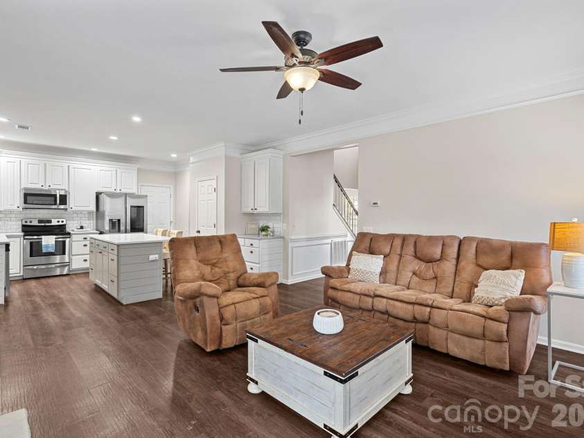19516 Trintella Lane, Cornelius, NC 28031.  MLS# CAR4359826, YatesRealty ID 9361. 