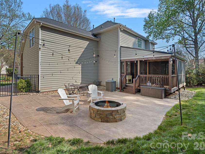 19516 Trintella Lane, Cornelius, NC 28031.  MLS# CAR4359826, YatesRealty ID 9361. 