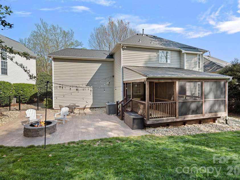 19516 Trintella Lane, Cornelius, NC 28031.  MLS# CAR4359826, YatesRealty ID 9361. 