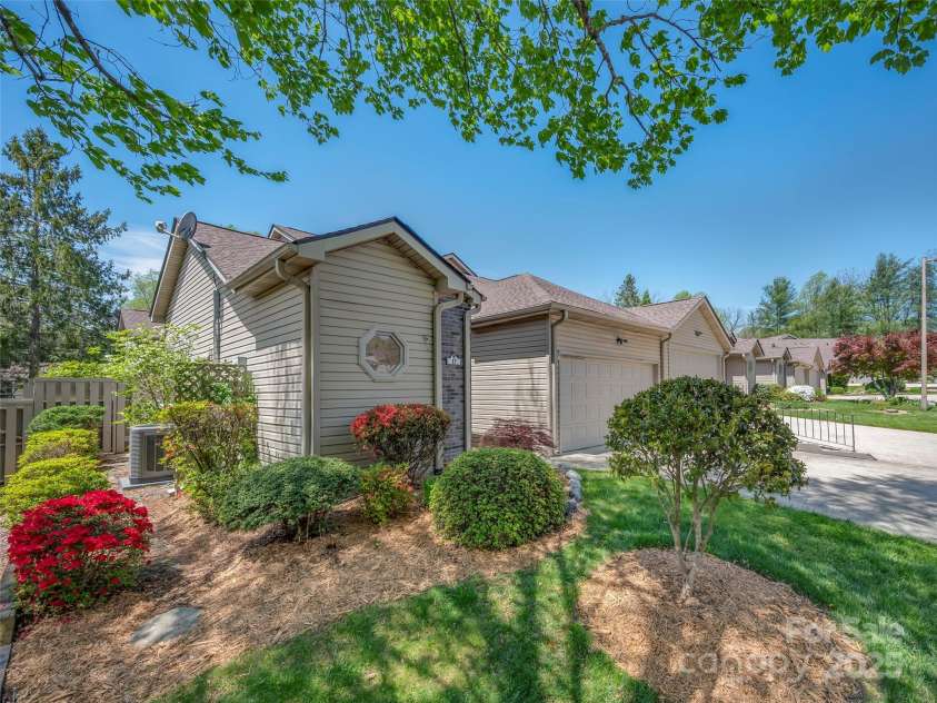 17 Tisha Lane, Hendersonville, NC 28739.  MLS# CAR4250520, YatesRealty ID 9362. 