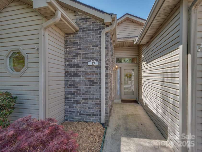 17 Tisha Lane, Hendersonville, NC 28739.  MLS# CAR4250520, YatesRealty ID 9362. 