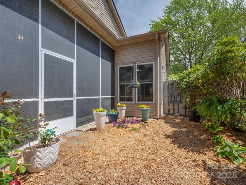 17 Tisha Lane, Hendersonville, NC 28739.  MLS# CAR4250520, YatesRealty ID 9362. 