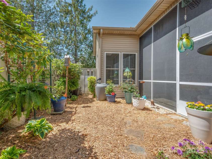 17 Tisha Lane, Hendersonville, NC 28739.  MLS# CAR4250520, YatesRealty ID 9362. 