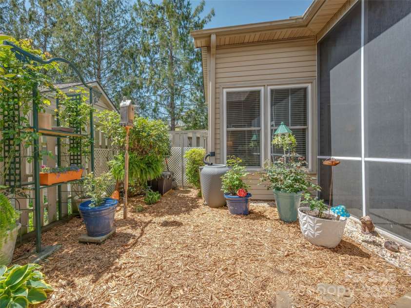 17 Tisha Lane, Hendersonville, NC 28739.  MLS# CAR4250520, YatesRealty ID 9362. 