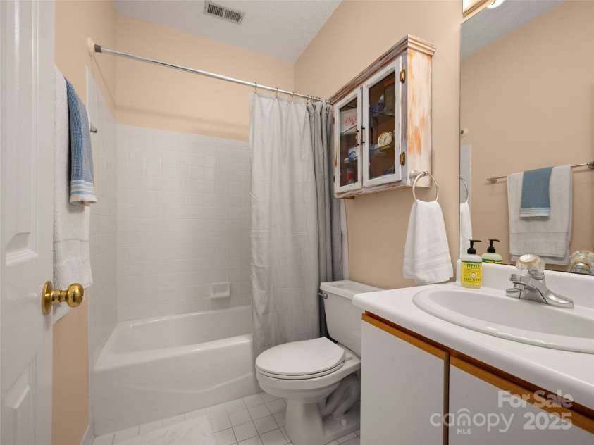 17 Tisha Lane, Hendersonville, NC 28739.  MLS# CAR4250520, YatesRealty ID 9362. 