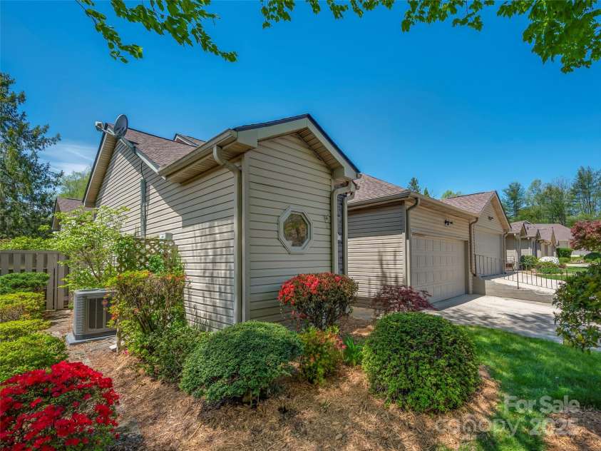 17 Tisha Lane, Hendersonville, NC 28739.  MLS# CAR4250520, YatesRealty ID 9362. 